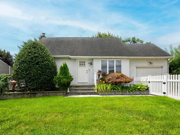 391 31st Street, Lindenhurst, NY 11757