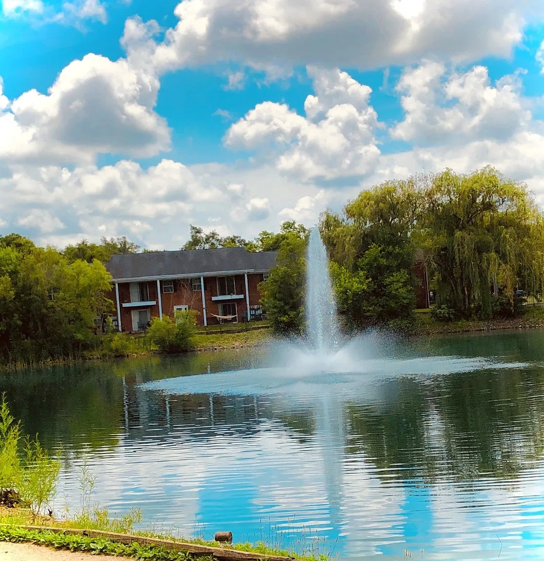 Colonial Crest Apartments — Photo 4