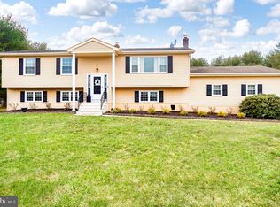 8 E Acres Dr, Hamilton, NJ 08620