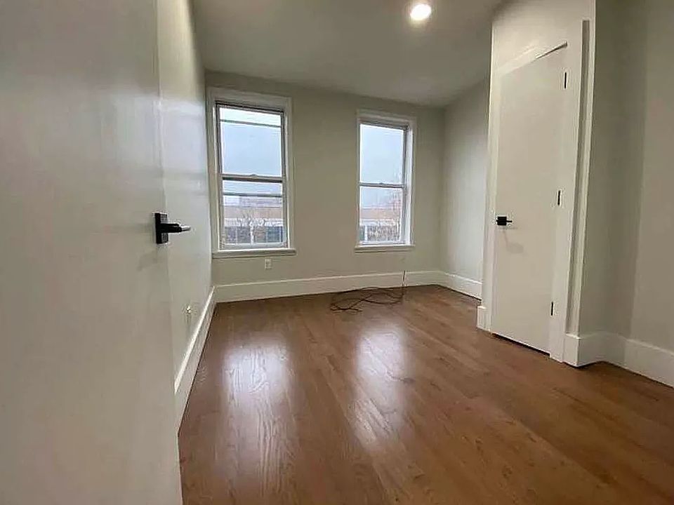 1st image of 542 Willoughby Ave #3A