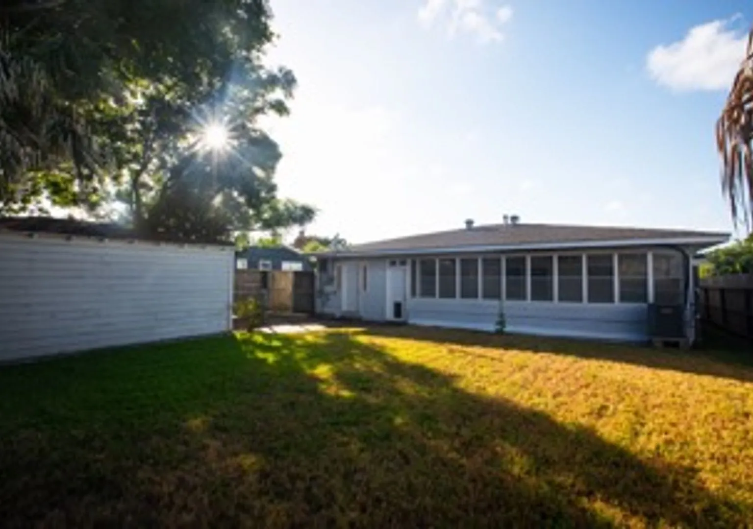 Galveston 3BR Home Near UTMB | Spacious Backyard + October 1st Move-In — Photo 2