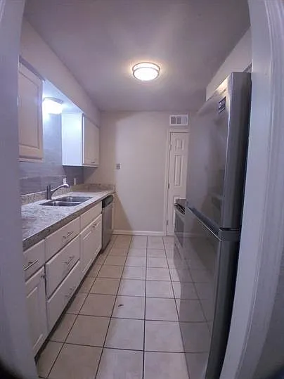 Sunrise East Apartments — Photo 20