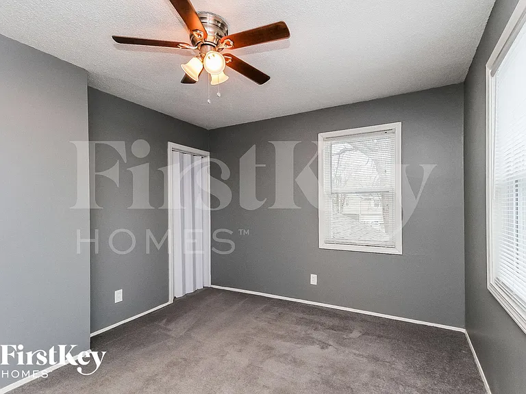 4900 N Sycamore Dr — Photo 10