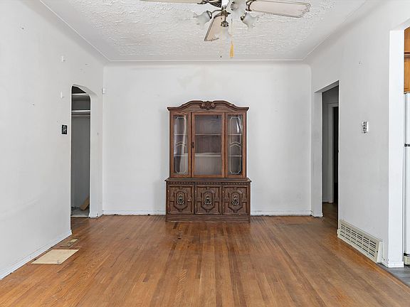 5th image of 11619 123rd St NW