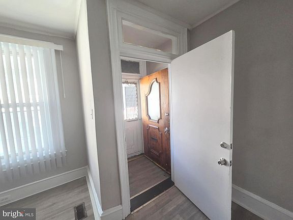 5th image of 1711 N Aberdeen St