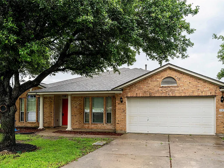 1315 Lou Gehrig Ln — Photo 1