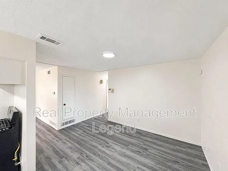1021 Irene Dr — Photo 7