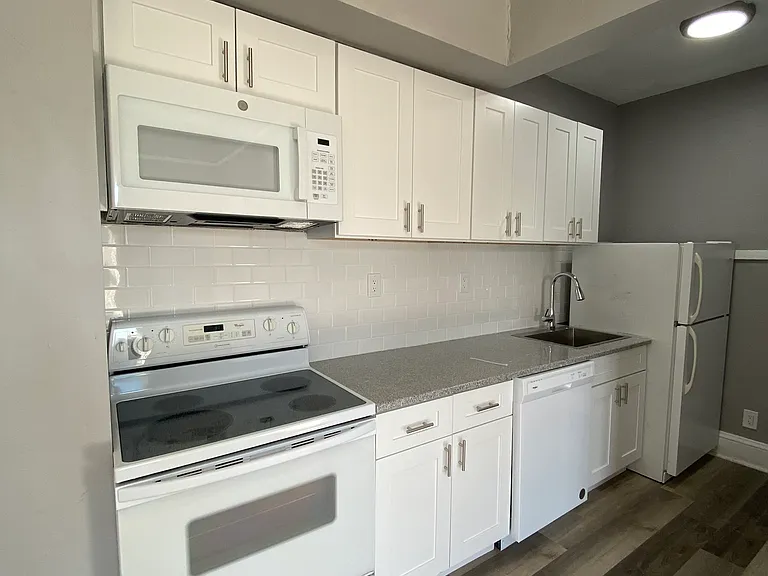 318 Mentor Ave #2 — Photo 16
