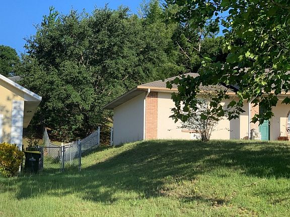 3rd image of 608 Brooke Ct