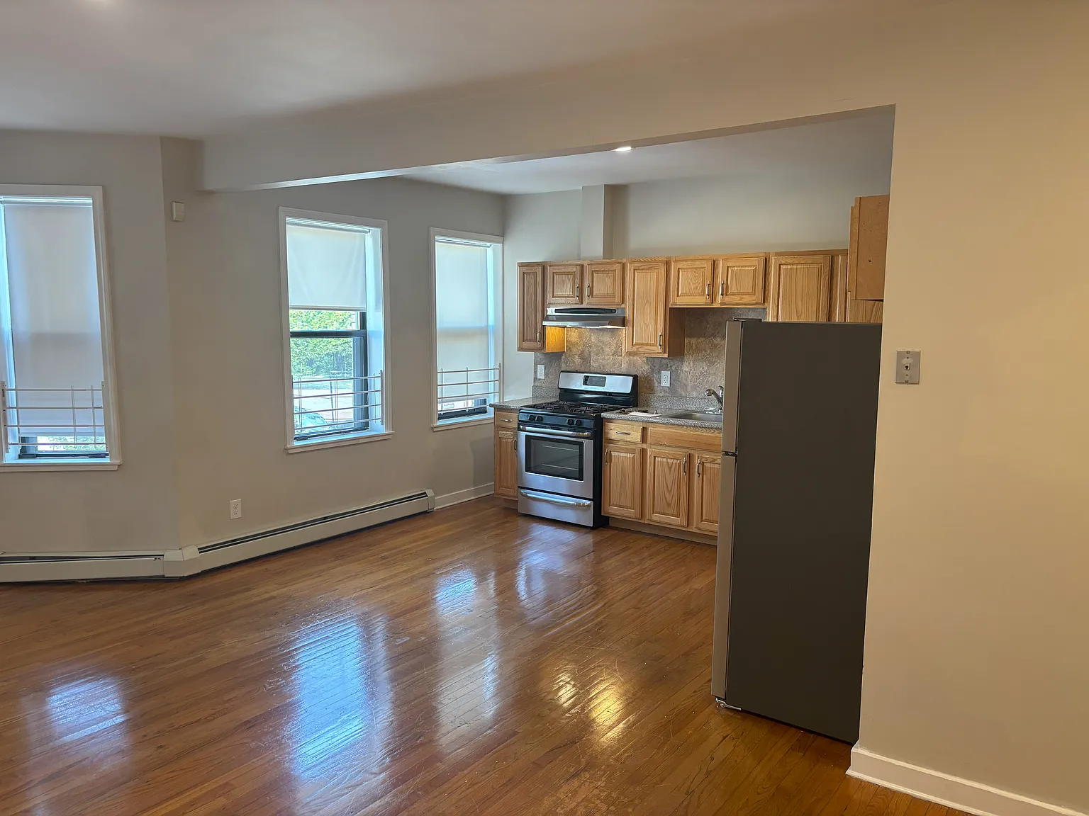 3 bed, 1200 sqft, $2,900 — Photo 2