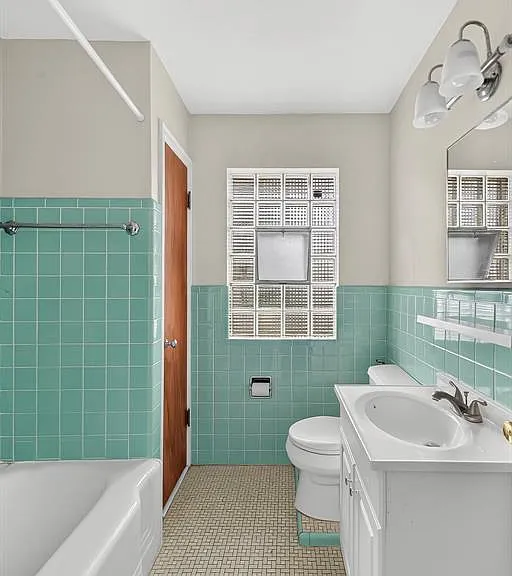 105 N Elm St — Photo 19