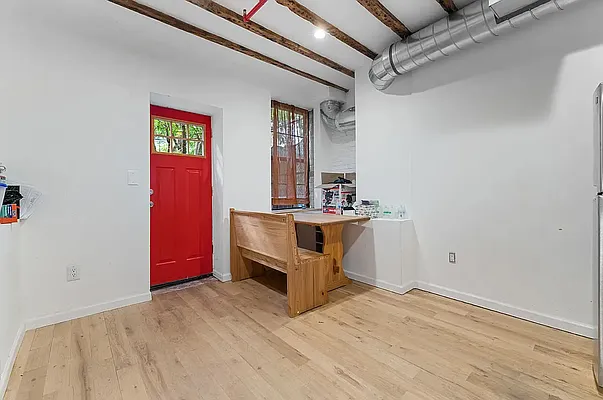 Rented by REAL New York | media 21