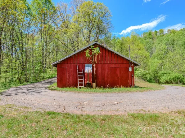 143 Gouge Cemetery Rd, Bakersville, NC 28705
