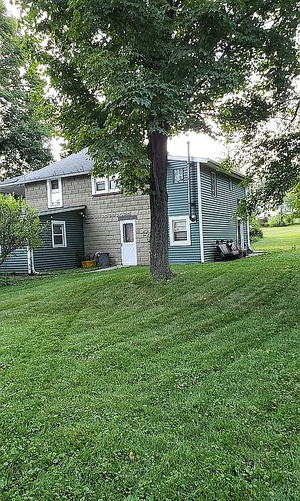 570 Hooper Rd — exterior photo