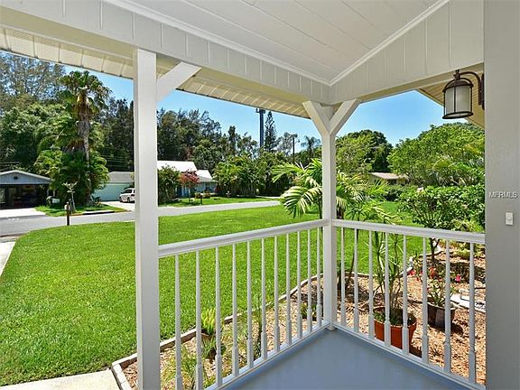 3rd image of 411 S Pelican Dr