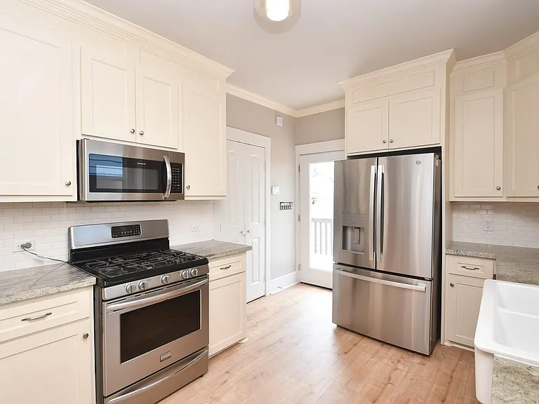 1307 Walton St — Photo 12