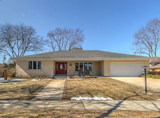 908 S Edward St, Mount Prospect, IL 60056
