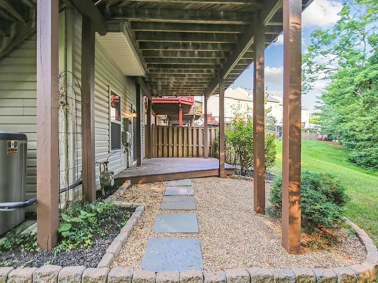 6733 Sullivan Way — Photo 47