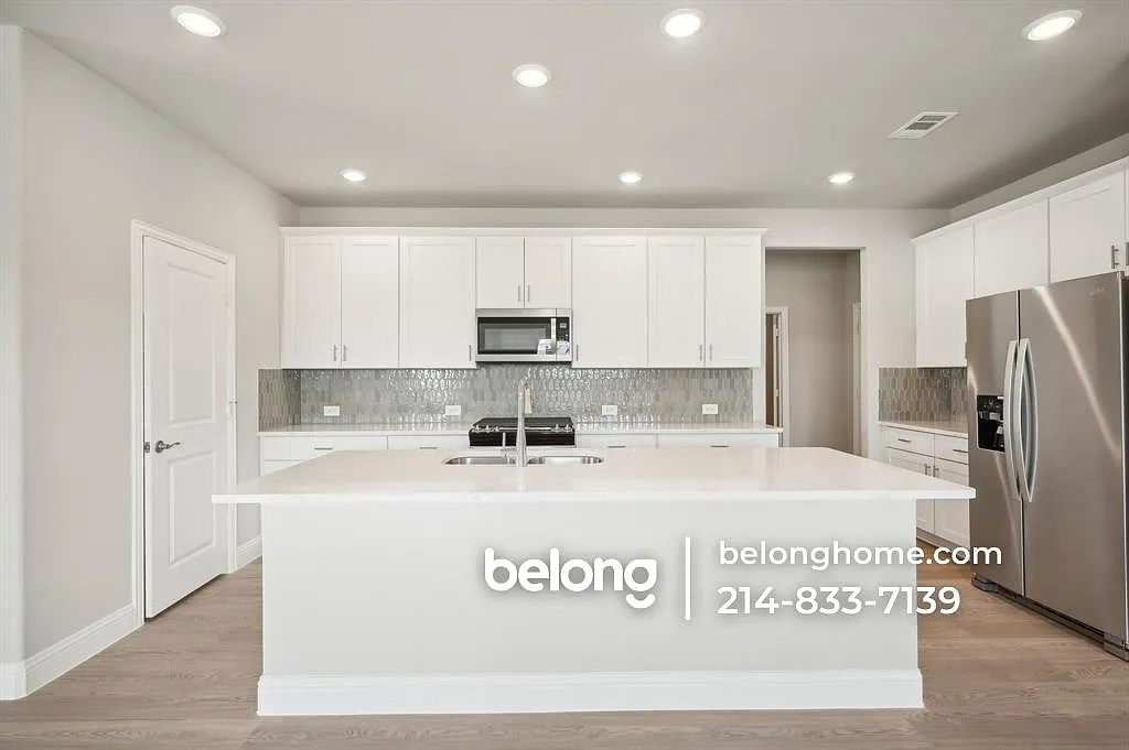 4 bed, 3.5 bath, 3100 sqft, $2,450 — Photo 4