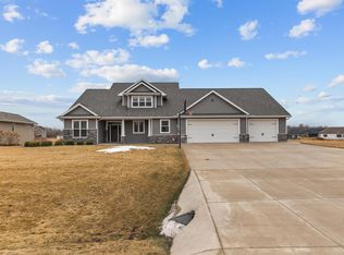 N972 Quarry Rim Rd, Hortonville, WI 54944