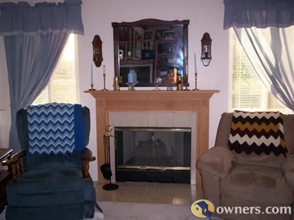 17772 Feather Ln #15, Brownstown, MI 48193