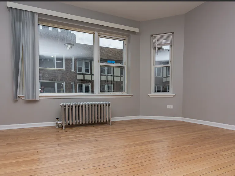 1131 E 79th Pl — Photo 5
