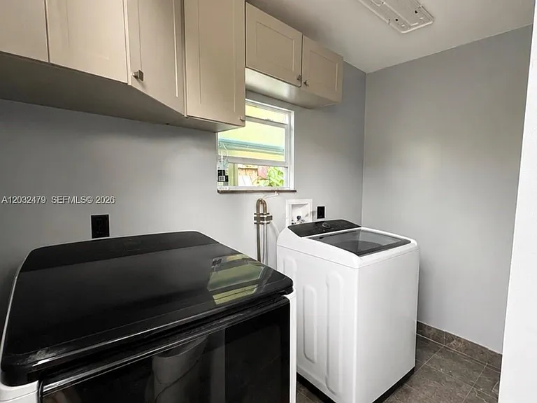 1116 N 61st Ave — Photo 19