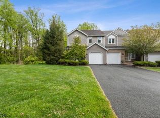 132 Edgefield Dr, Morris Plains, NJ 07950