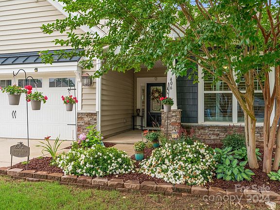 3rd image of 406 Brier Knob Dr