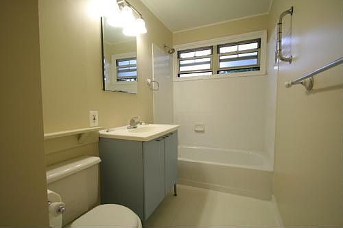 2nd image of 324 Post Ave APT 10L