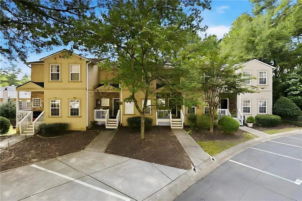 2 bed, 2.5 bath, 1300 sqft, $2,500 — Photo 1