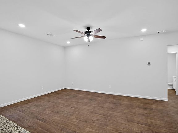 4th image of 206 Addison Pl