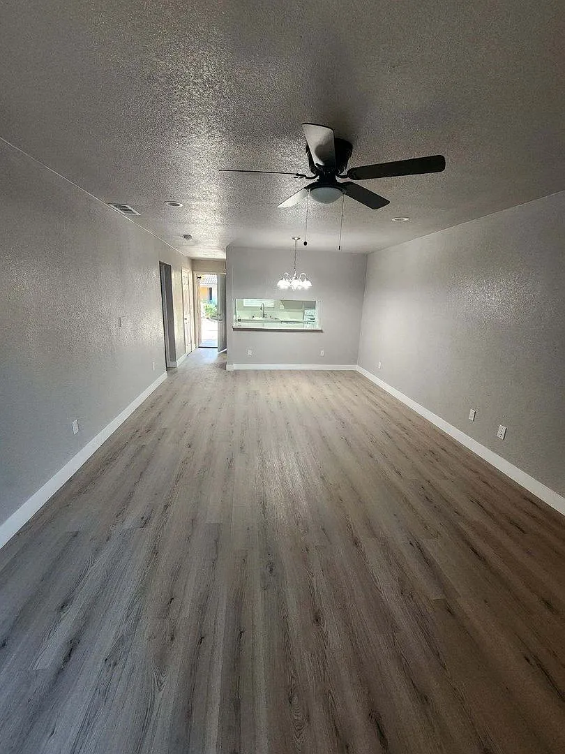 Oakmore Apartments — Photo 4
