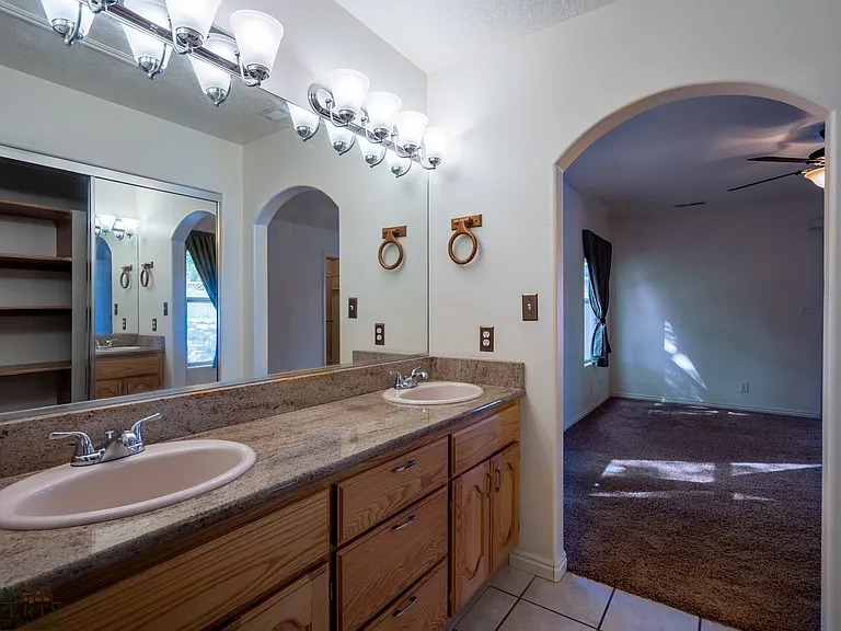 2342 W 1710 North Cir — Photo 35