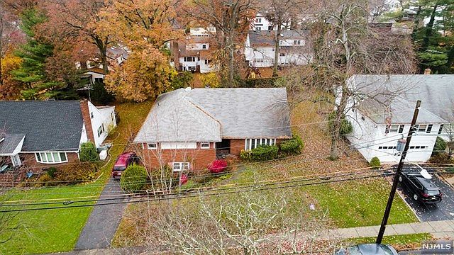 1st image of 623 W Englewood Ave