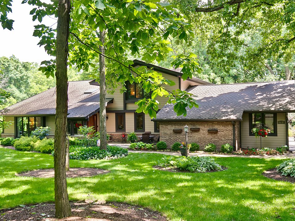 1st image of 21525 W Hidden Valley Dr
