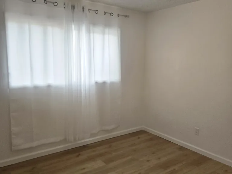 144 E Avenue Q — Photo 11