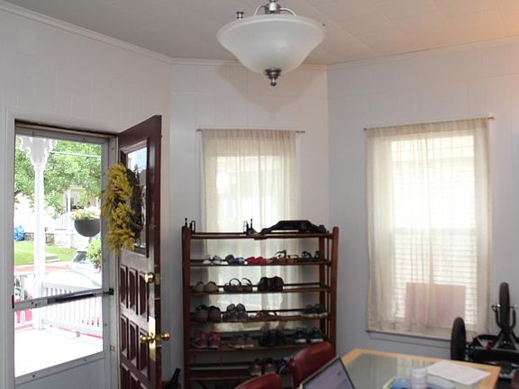 Dining room, entrance