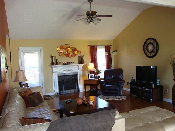 3rd image of 906 Aristides Dr