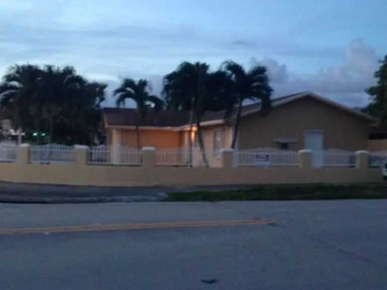 6535 SW 107th Ave — Photo 2