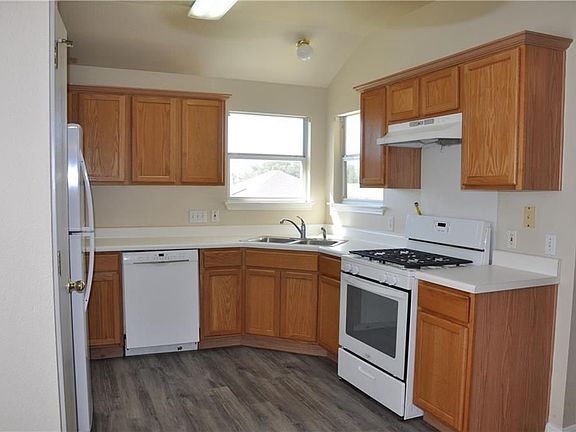 4th image of 237 Dana Dr
