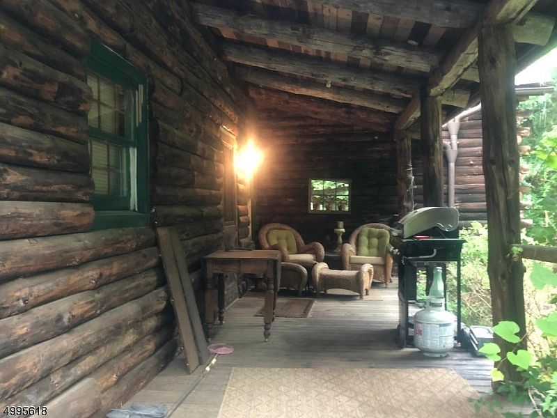 2nd image of 2 Hill Top Ln