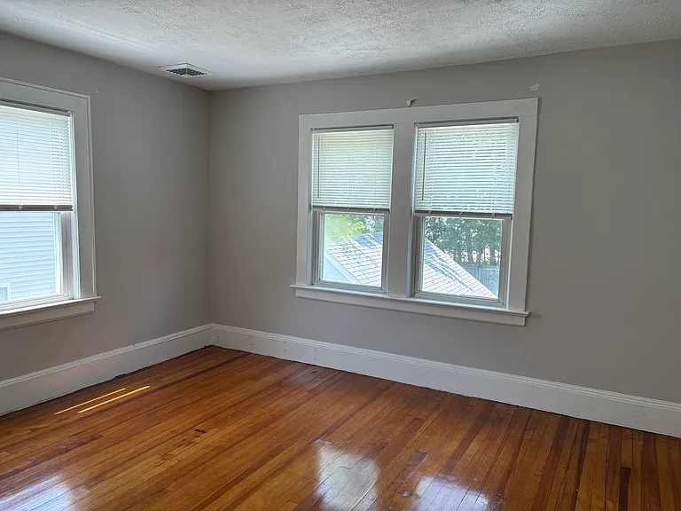 9 Royal Ave — Photo 9