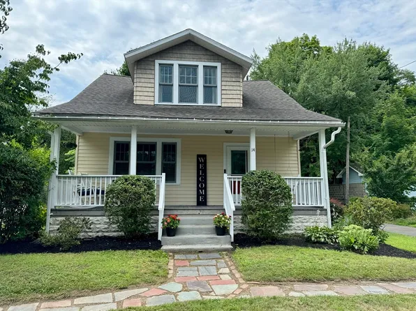 14 Pine St, East Longmeadow, MA 01028