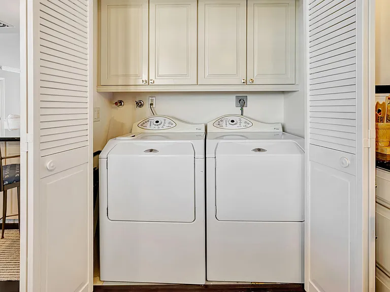 100 Beach Rd #903 — Photo 37