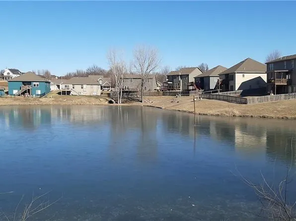 28760 Metcalf Rd, Louisburg, KS 66053