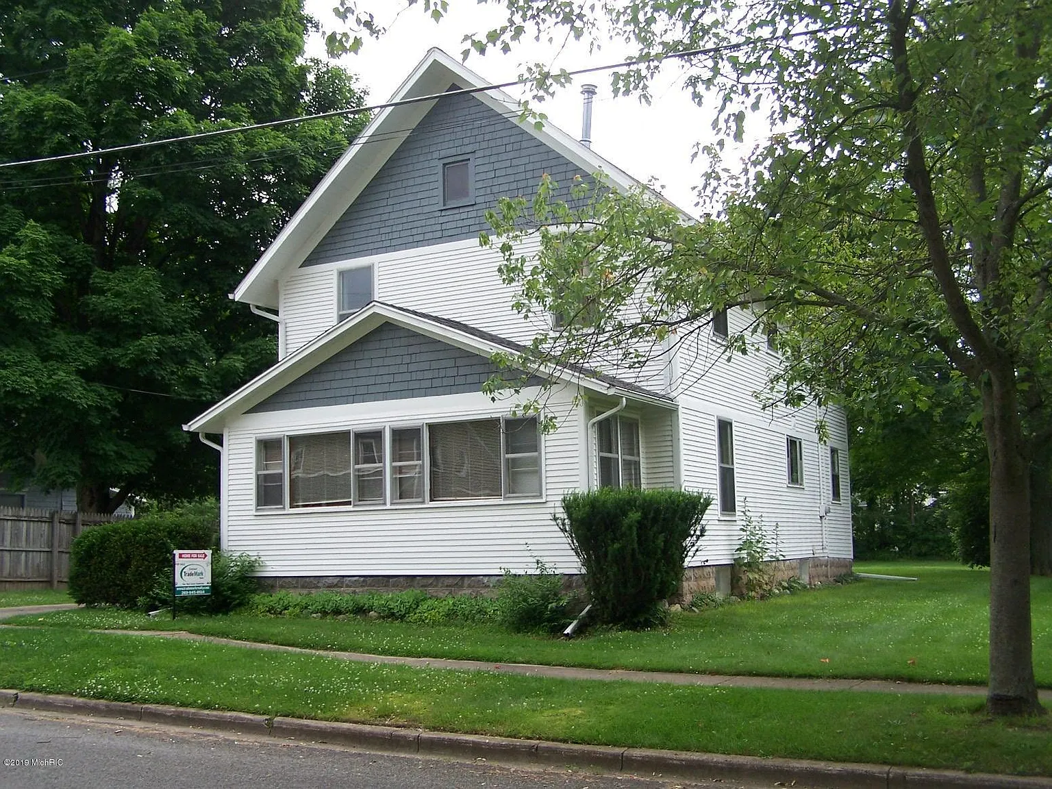 715 N East St photo 1