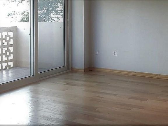 4th image of 2401 Bayshore Blvd Unit 907