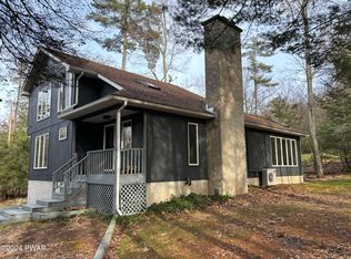 123 N Evergreen Dr, Greentown, PA 18426