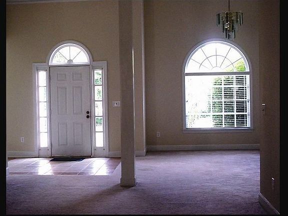 Open Floor Plan, Vaulted Ceilings